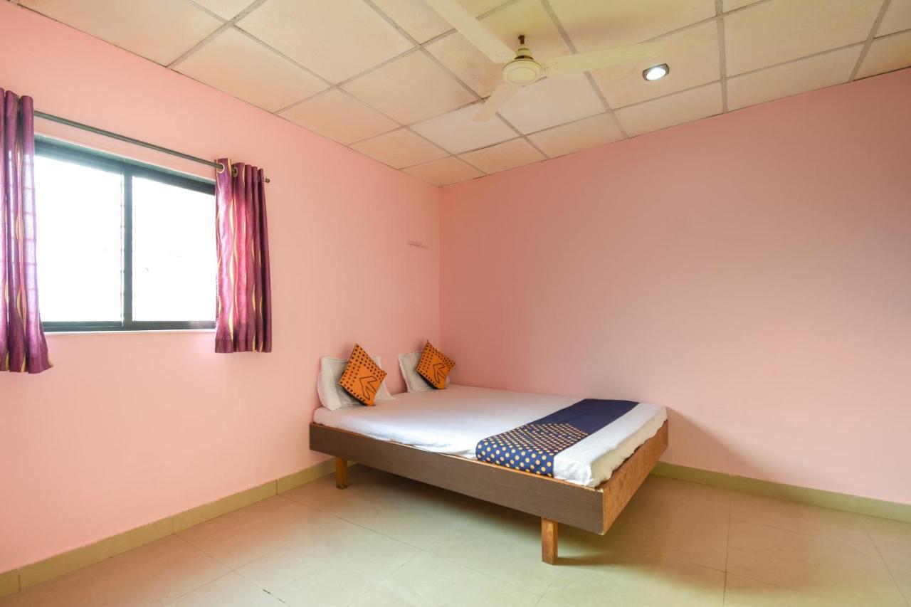 Spot On 65135 Hotel Suvarna Samrat Lodge Khamshet Kültér fotó