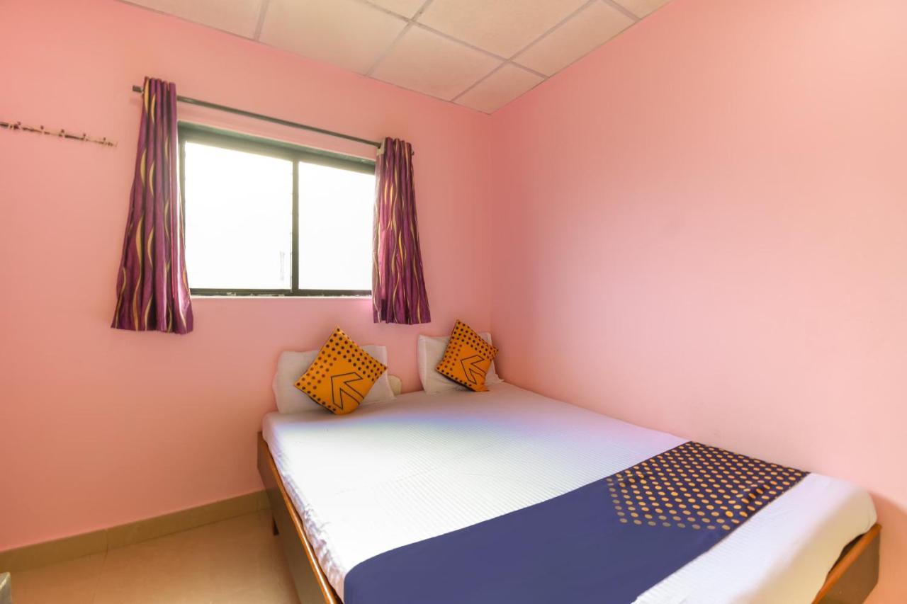Spot On 65135 Hotel Suvarna Samrat Lodge Khamshet Kültér fotó