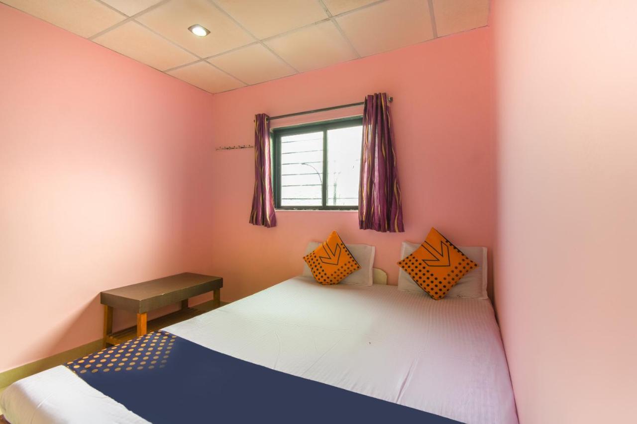 Spot On 65135 Hotel Suvarna Samrat Lodge Khamshet Kültér fotó