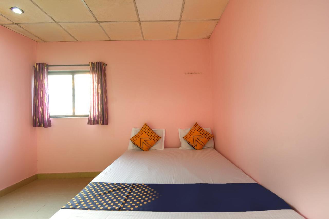 Spot On 65135 Hotel Suvarna Samrat Lodge Khamshet Kültér fotó
