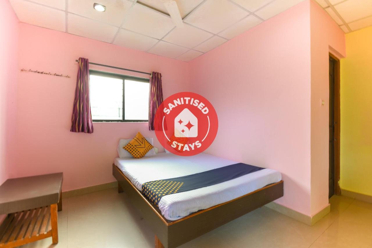 Spot On 65135 Hotel Suvarna Samrat Lodge Khamshet Kültér fotó