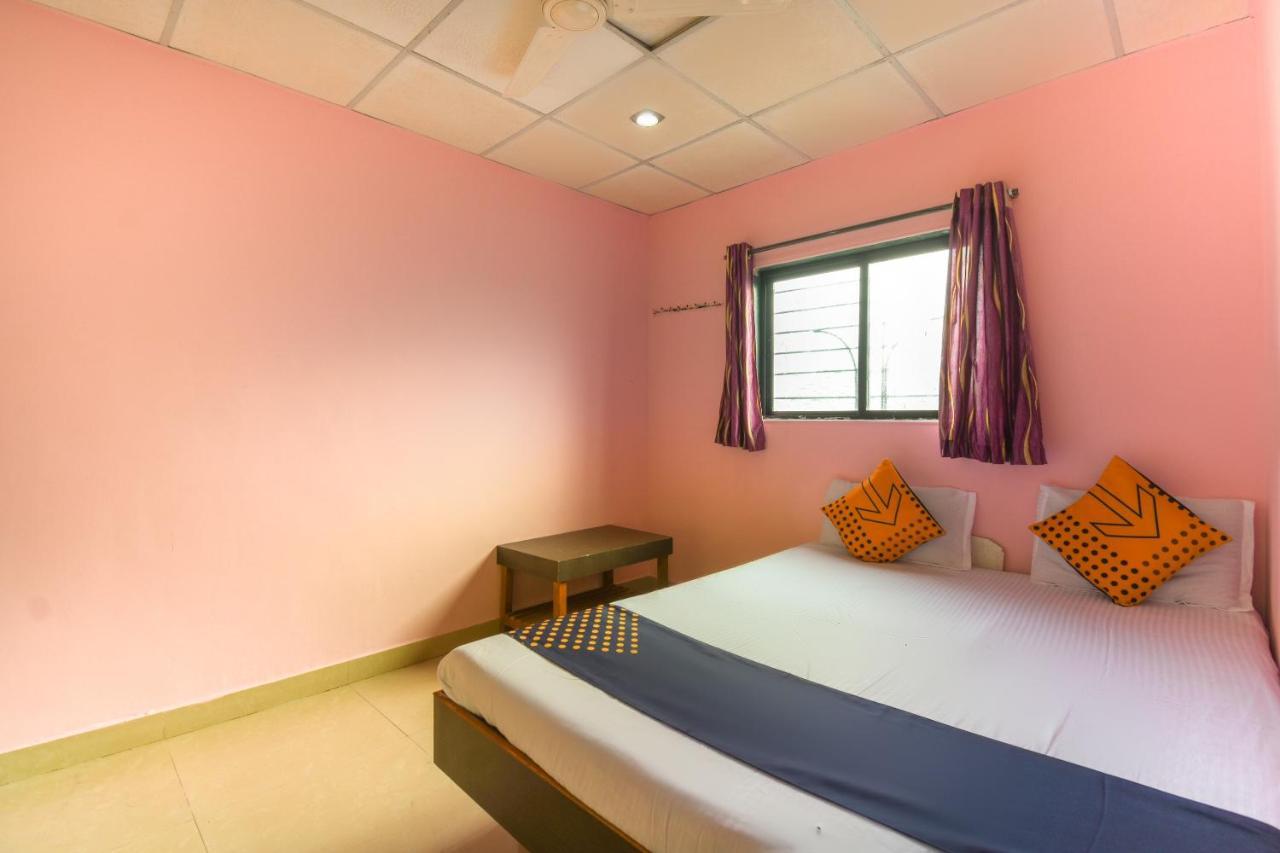 Spot On 65135 Hotel Suvarna Samrat Lodge Khamshet Kültér fotó
