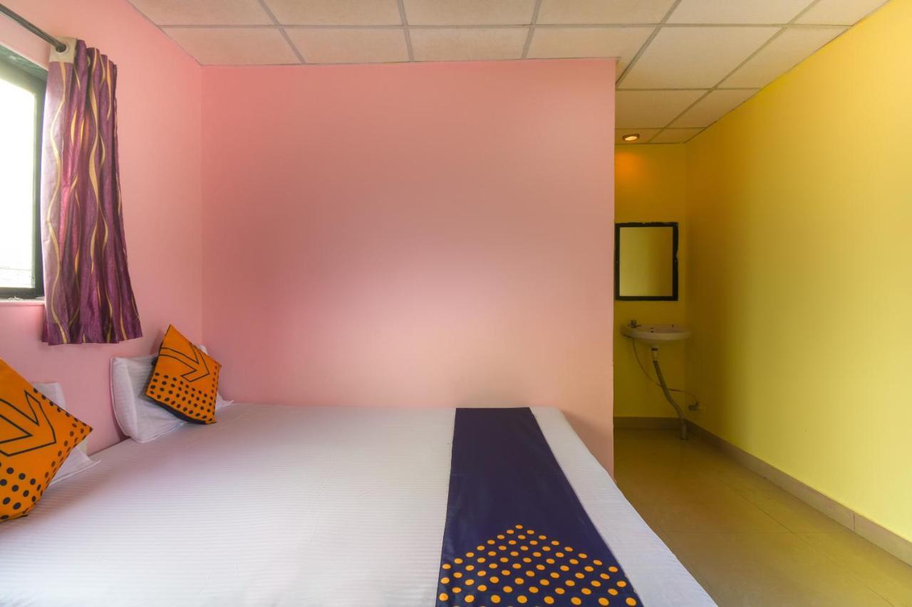 Spot On 65135 Hotel Suvarna Samrat Lodge Khamshet Kültér fotó